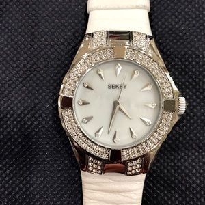 Skekonda White leather band watch.